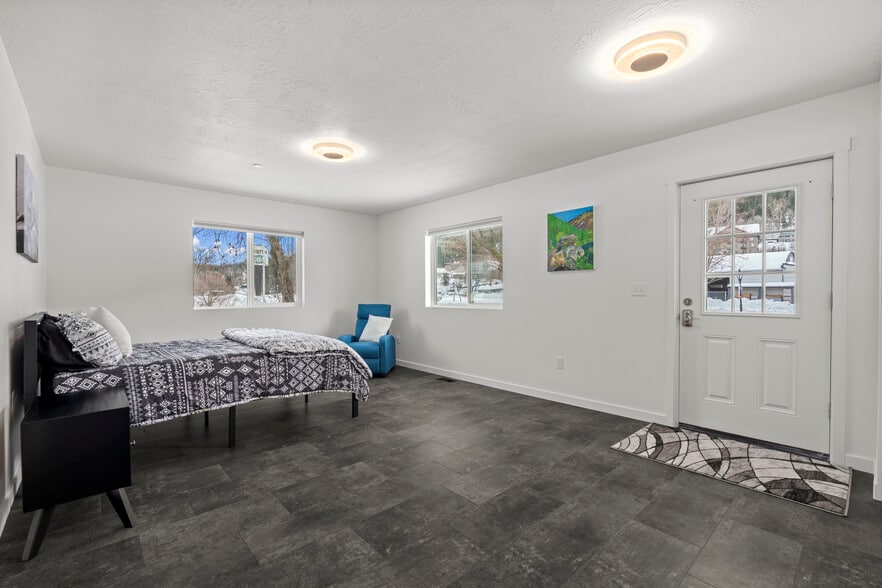 Master bedroom with separate entrance - 140 Railroad Ave