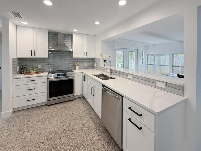 Building Photo - 3903 Belle Vista Dr E