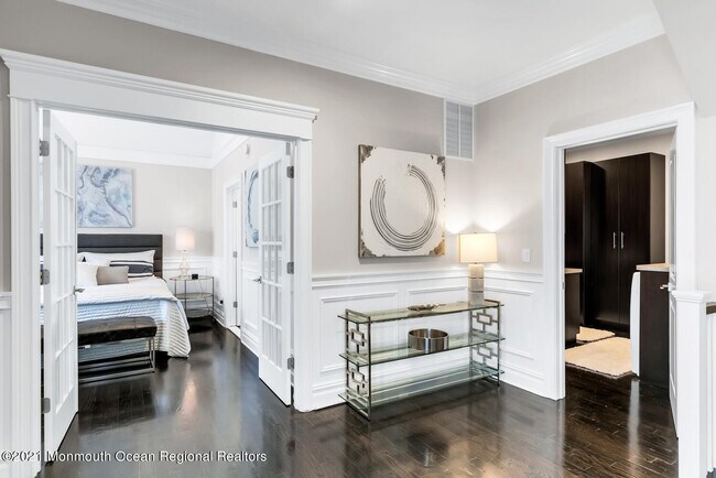 Building Photo - 2211 3rd Ave