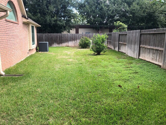 Building Photo - 15303 Marden Ct