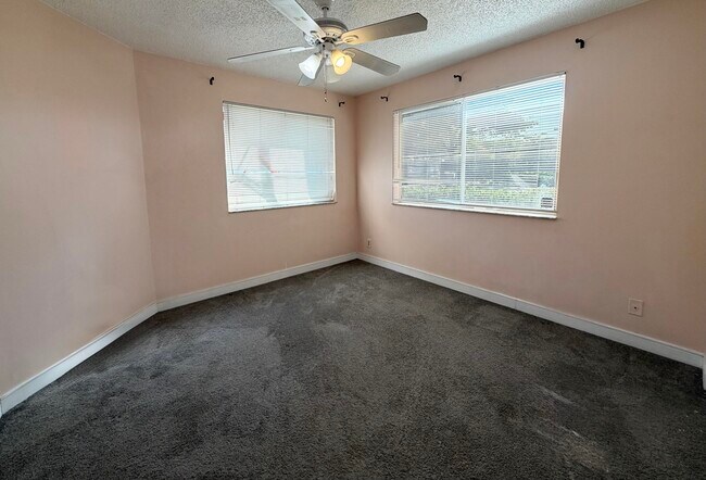 Building Photo - 9977 Westview Dr