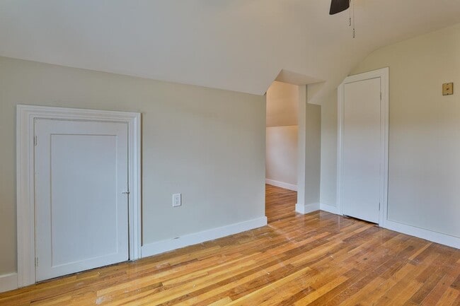 Building Photo - 139 Greeley St
