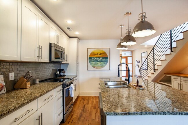 Building Photo - 205 Mews Way