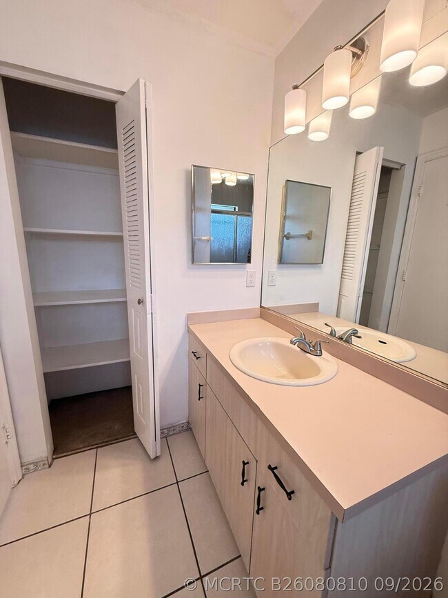 Building Photo - 2225 SE Melaleuca Blvd