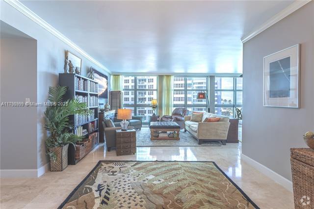 Building Photo - 5055 Collins Ave