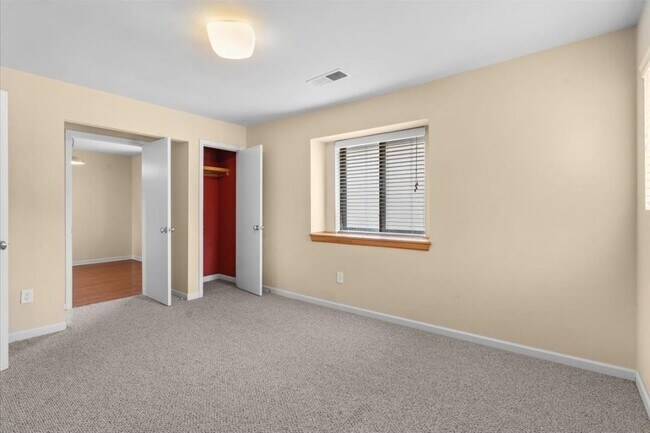 Building Photo - 1814 Birch Post Cove