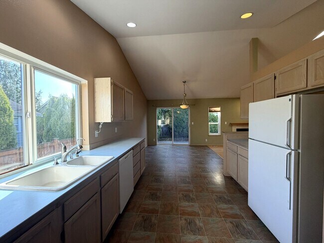 Building Photo - Charming Gleneagle Rambler – Prime Arlington Location