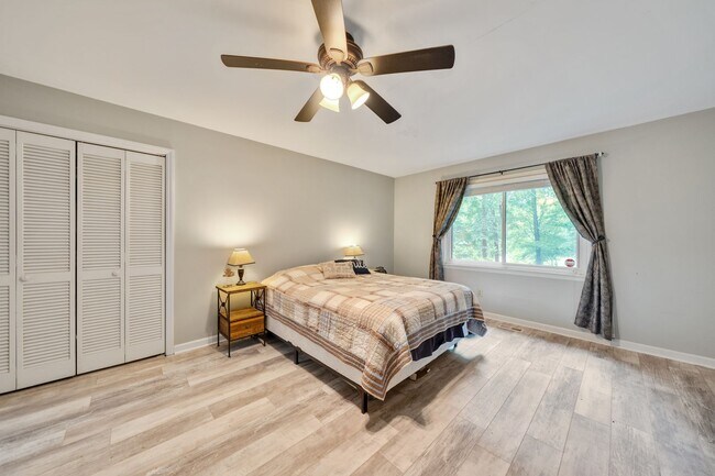 Building Photo - 3 Bedroom, 2 Bath in Hillsborough with Fenced yard! Available in June!