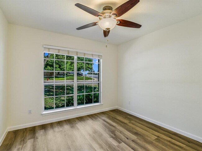 Building Photo - 1102 Brashear Ln