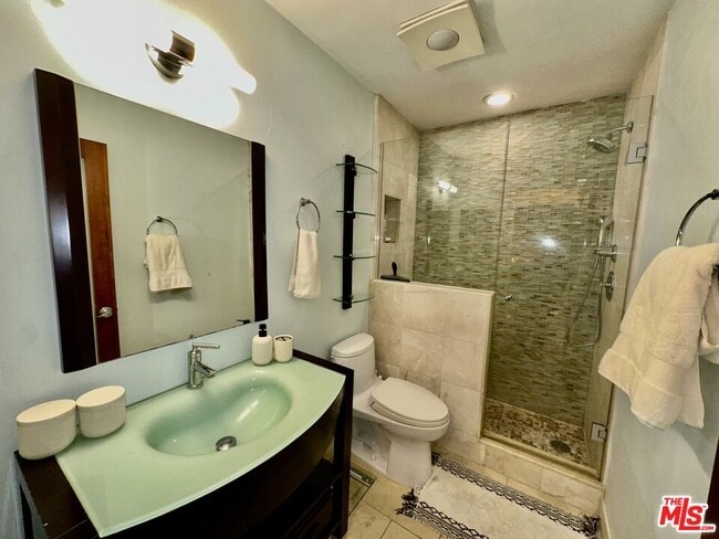 Building Photo - 960 Larrabee St