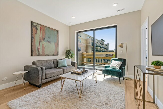 Building Photo - 1646 W Belmont Ave