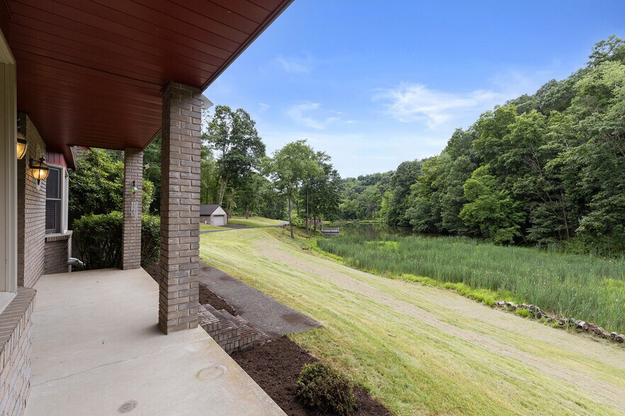 Building Photo - 5150 Mamont Rd