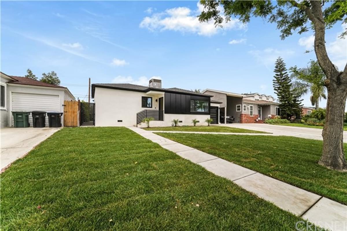 Building Photo - 2025 N Pass Ave