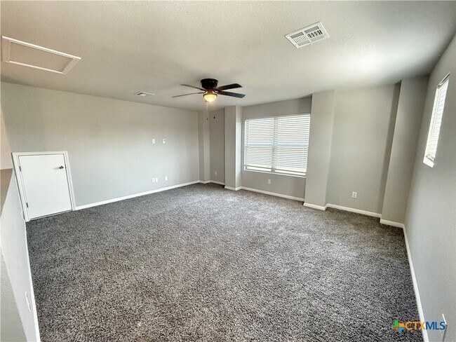 Building Photo - 8819 Straight Oaks