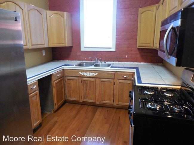 Building Photo - 2 br, 1.5 bath House - 603A N. 6th St.
