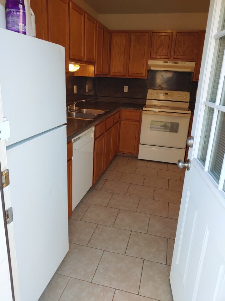 Kitchen - 3208 Hereford Ln