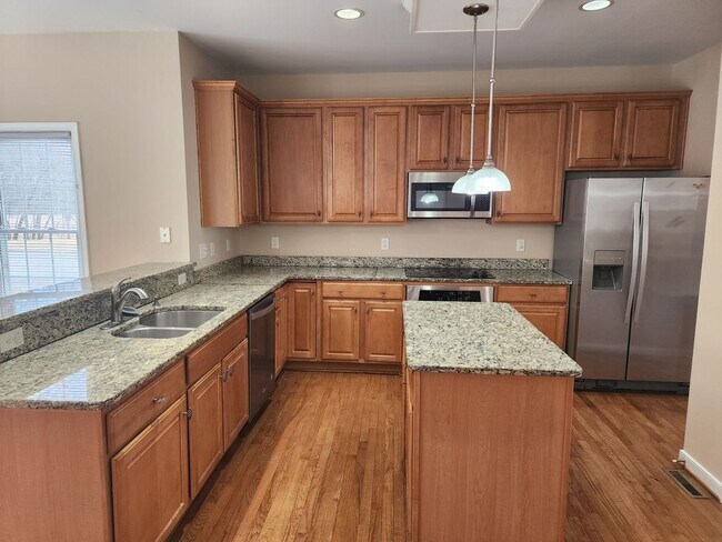 Building Photo - Stunning and Luxurious 4 Bedroom 2.5 Bath Home in the Crosspoint Subdivision