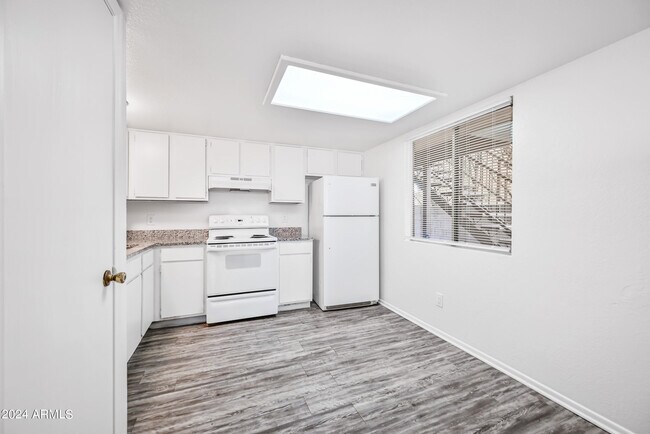 Building Photo - 436 W Clark St
