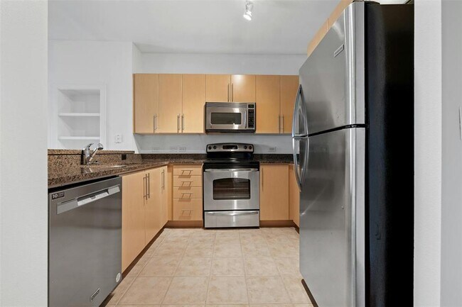 Building Photo - 54 Rainey St