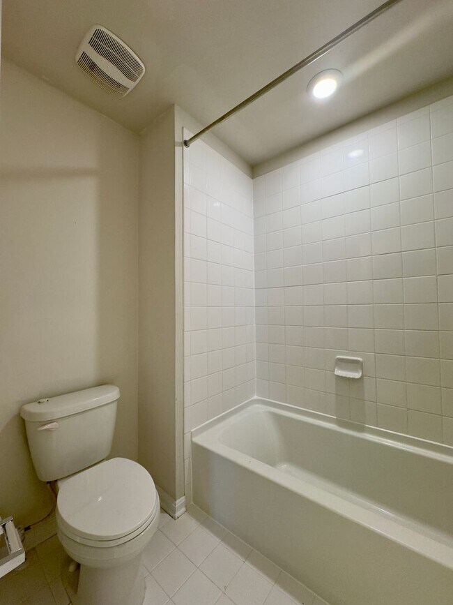 Building Photo - Charming 4 Bedroom/2.5 Bathroom Home in Bel Air, MD!