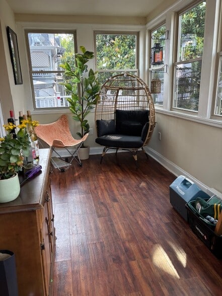 Bright bonus sunroom - 1501 N Broom St