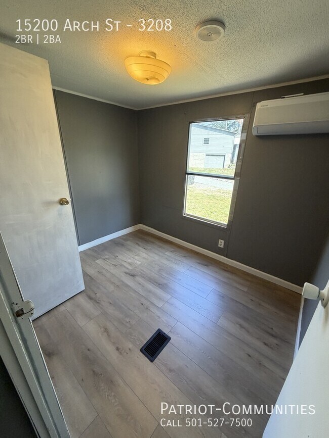 Building Photo - 15200 Arch St Pike