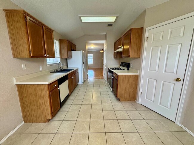 Building Photo - 1000 Horseman Cove