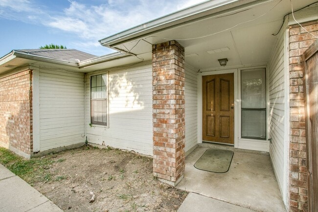 Building Photo - 3 Bedroom Duplex in Coppell – Private Back...
