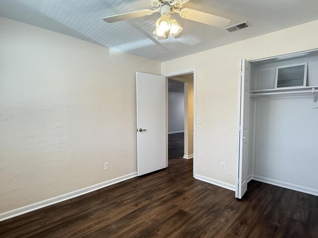 Building Photo - 4307 Holly Tree Rd