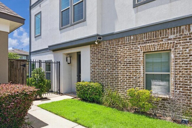 Building Photo - 1203 Edwinstowe Trl