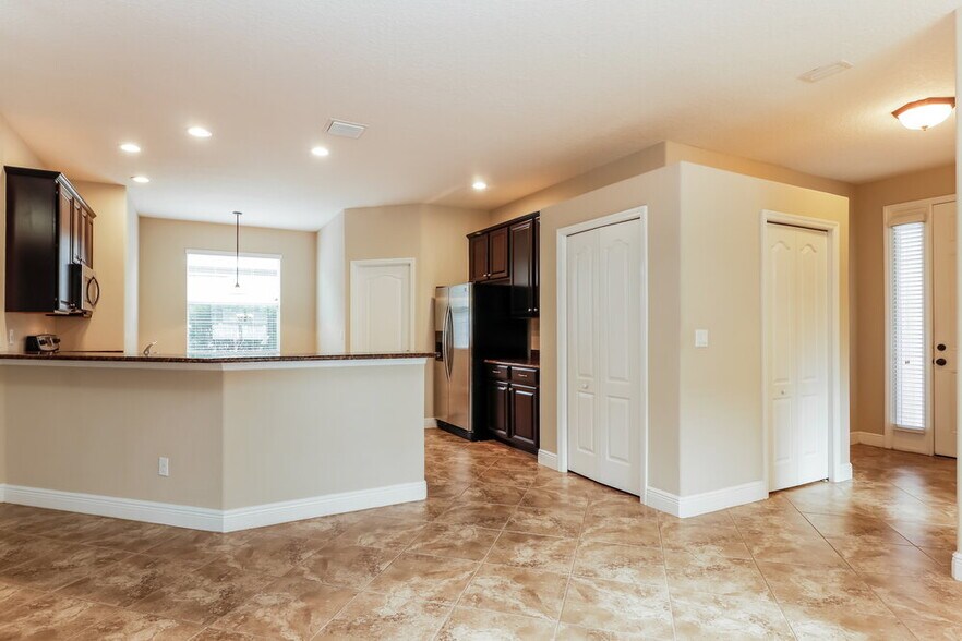 Building Photo - 12307 Cricklewood Dr