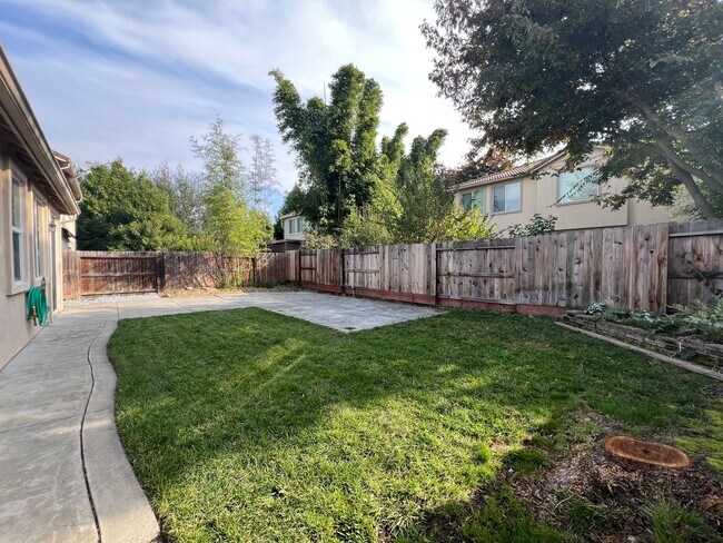 Building Photo - West Sacramento Gem with 3 Bedrooms & 2 Ba...