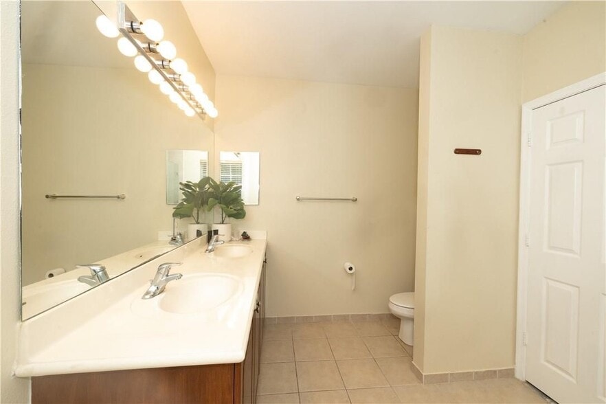 Building Photo - 2761 SW 85th Ave