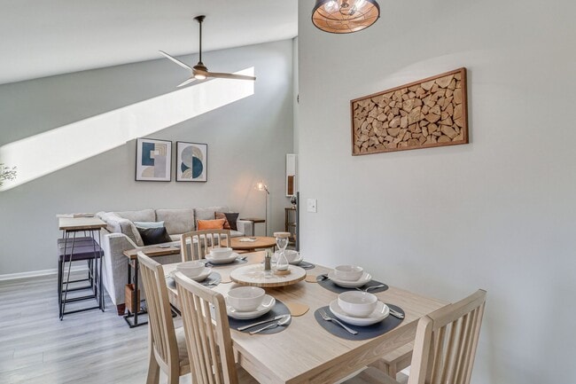 Building Photo - Modern 3BR Duplex with Abundant Natural Light