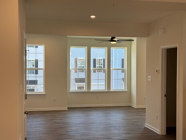 Building Photo - Harmony