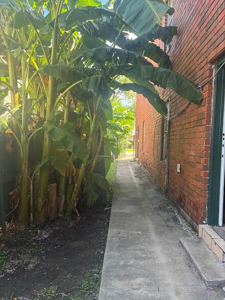 Exiting apartment. - 2104 Euclid St