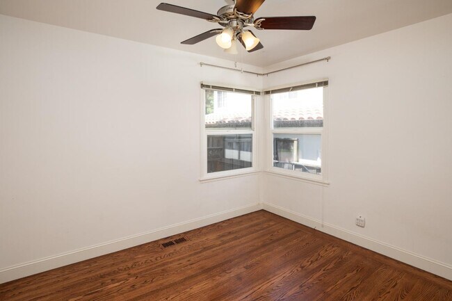 Building Photo - 1437 Cabrillo Ave