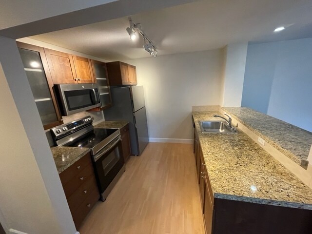 Building Photo - 300 N 130th St