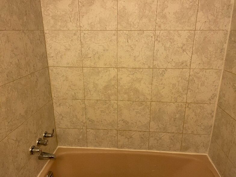 Building Photo - 1350 King Ave