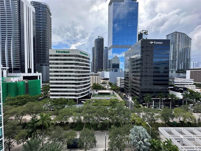 Building Photo - 950 Brickell Bay Dr