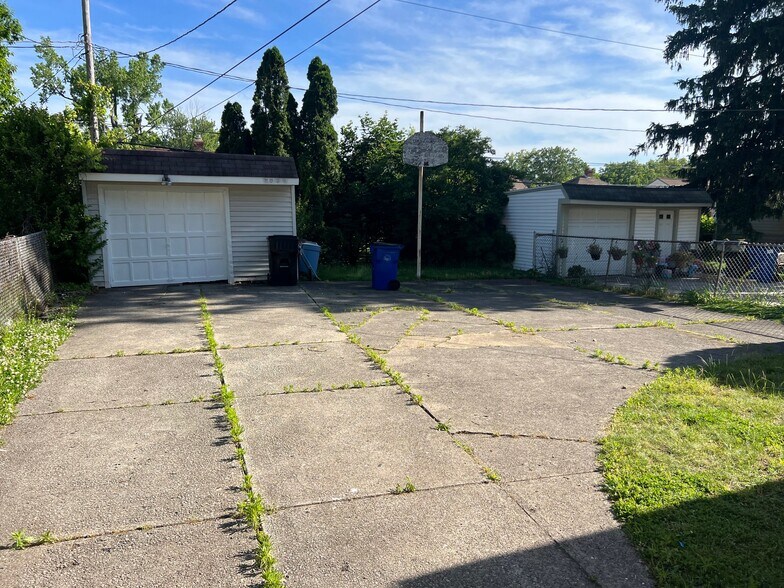 Building Photo - 17408 Invermere Ave