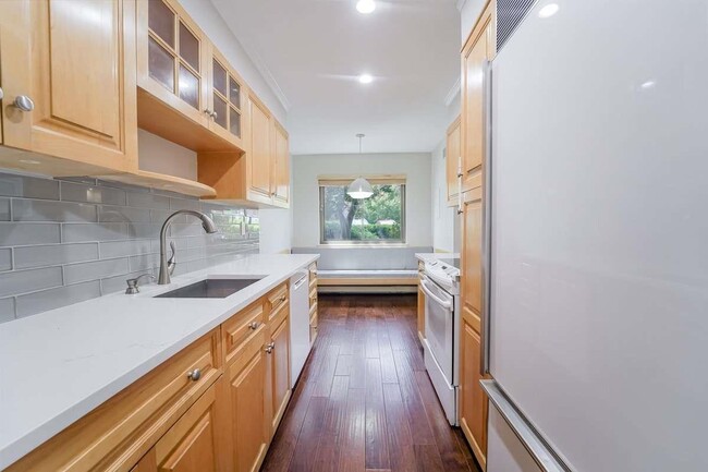 Building Photo - 13 Bayberry Ln
