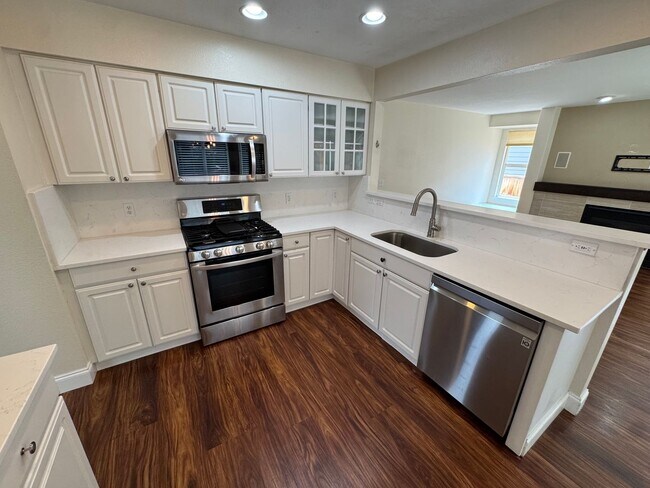 Building Photo - Available for Rent in Lone Tree's Desirable Carriage Club Neighborhood!