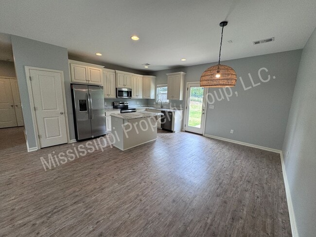 Building Photo - 3BR/2BA Home