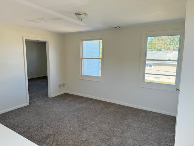 Building Photo - 2601 Elmo Ave