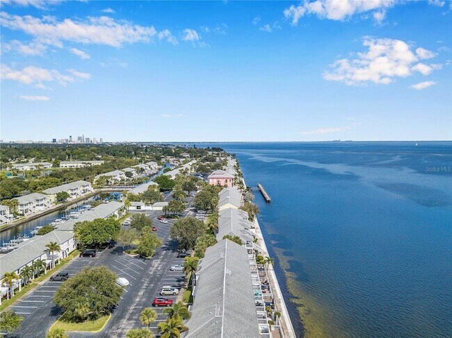 Building Photo - 5172 Coquina Key Dr SE