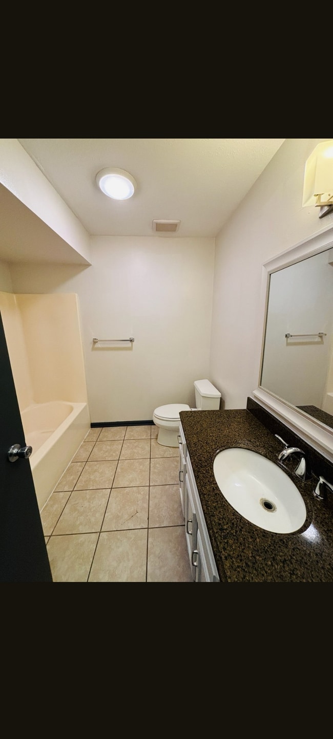 Building Photo - 2408 New Haven Ct