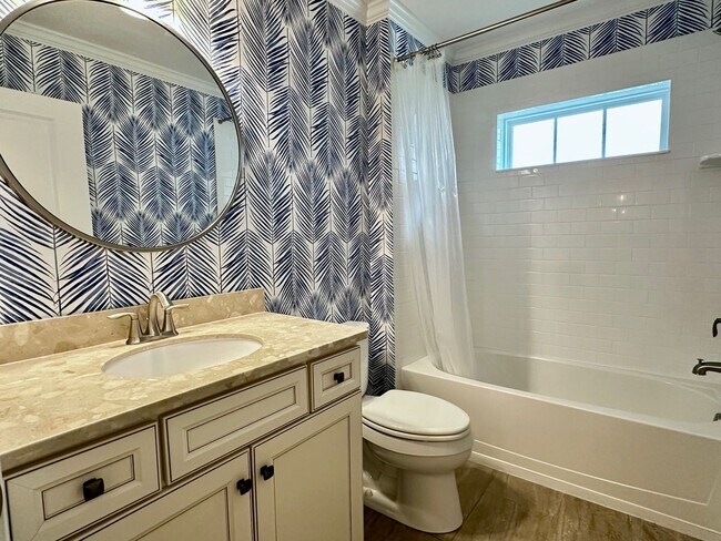 Building Photo - 4 Bed/3 Bath Coastal Beauty!