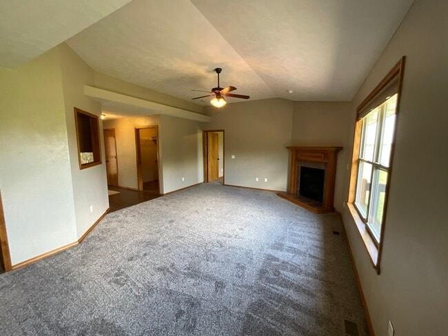 Building Photo - 740 Jefferson Ct