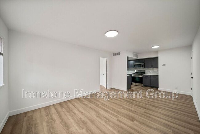 Building Photo - 4521 E 31st St